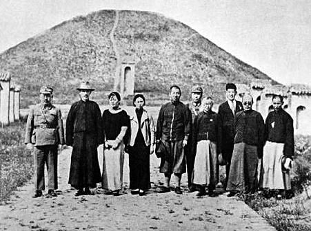 他曾与蒋介石交往密切，退出*产党共**后却被誉为“和平老人”