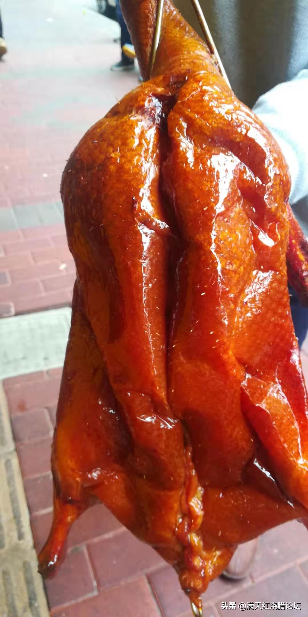 广式烧鸭表皮厚脆，烧鸭做法细节详解，简单方法一招秒解