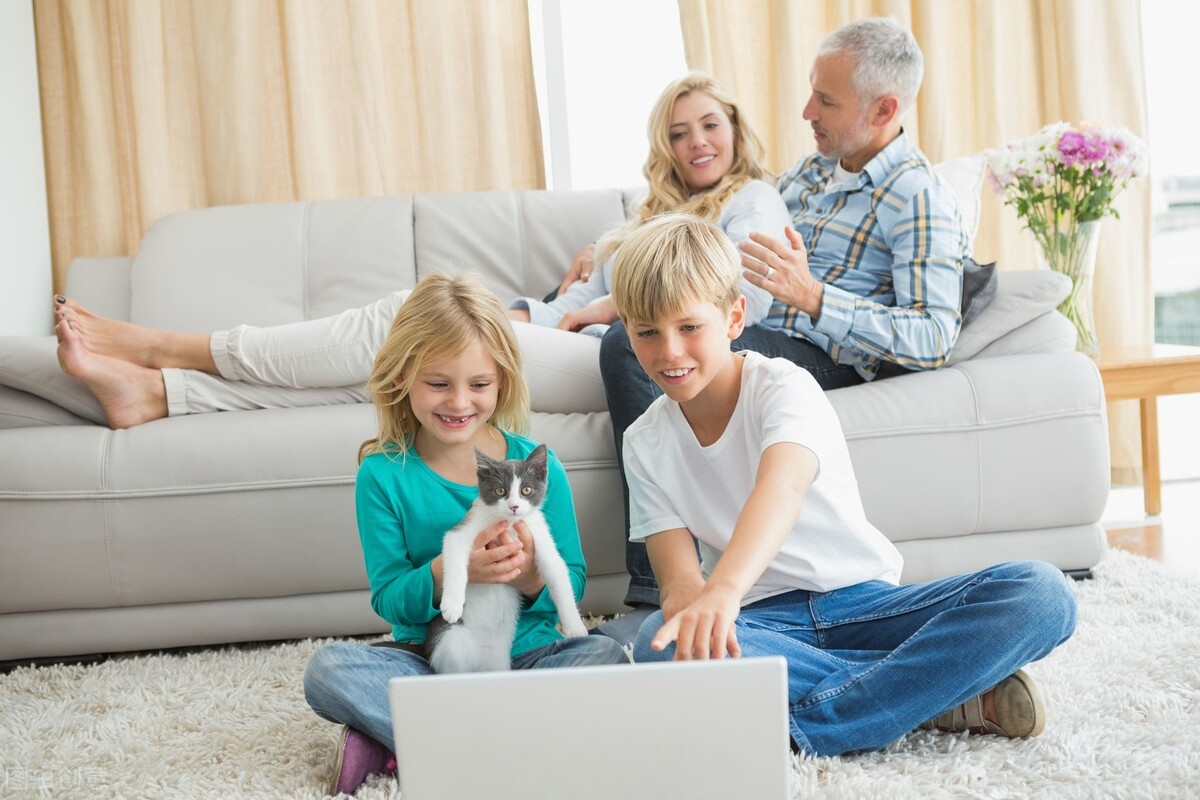 小孩一上学就说头痛怎么正确引导,孩子喊妈妈头疼