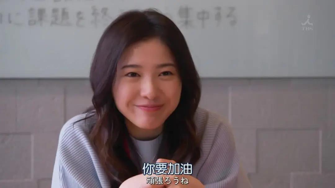 经常胡思乱想的人是因为内耗吗,怎么解决内心内耗胡思乱想