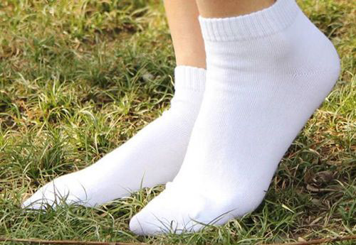 白袜子变黄怎么去除,白袜子发黄洗不净怎么办