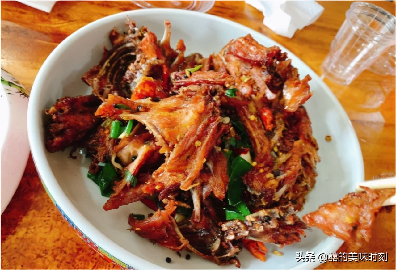 潍坊火了26年的卤兔头,9元一个日收入30000元,济南聊城人也常来