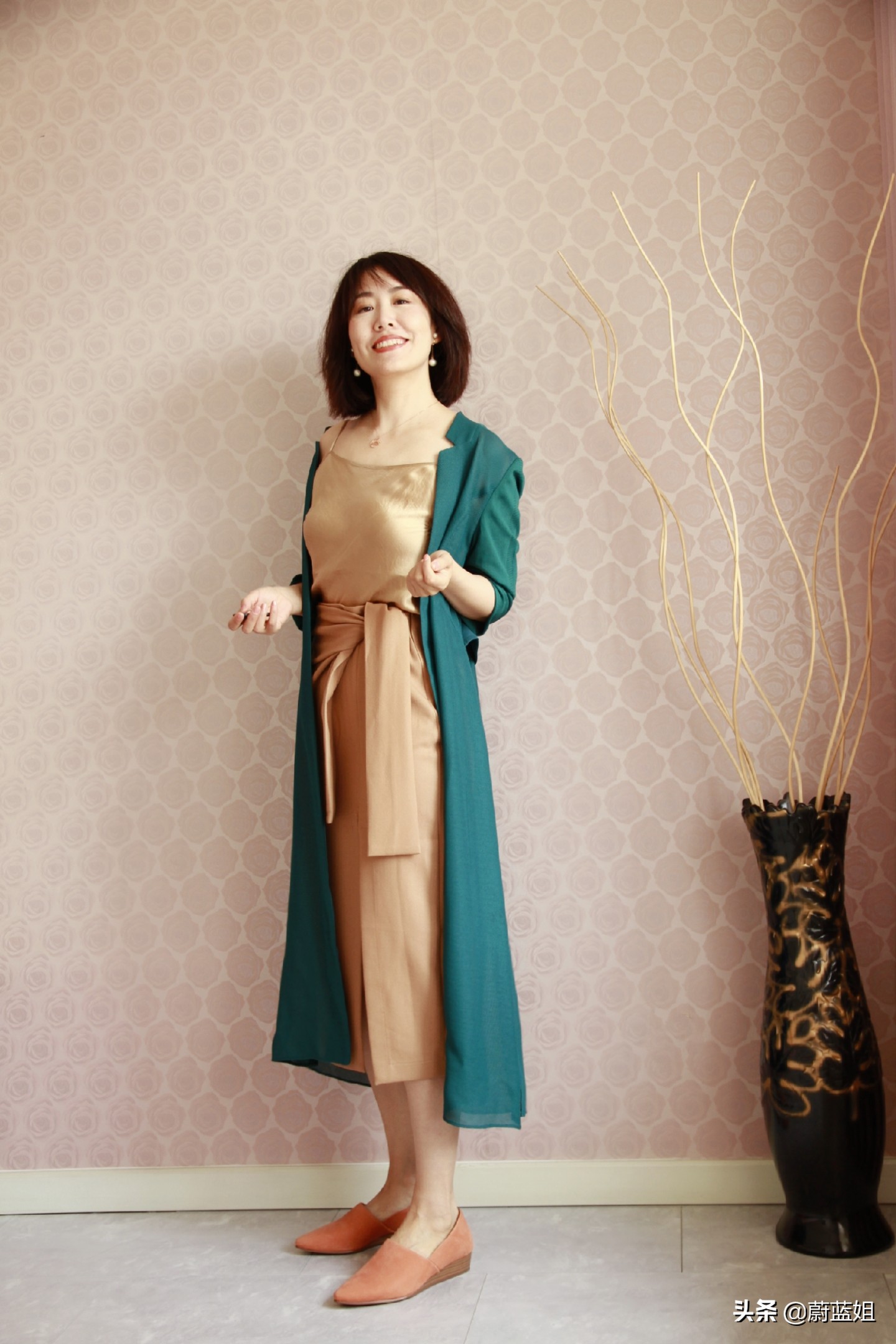 没有好鞋穷半截,没鞋穿了穷的买不起了