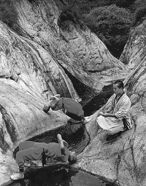 少林寺武僧进入部队练武,电影少林寺众武僧练武场面