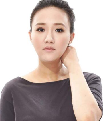 何妤玟：路人粉丝成老公，做缩阴手术被骂，如今离婚同居做朋友