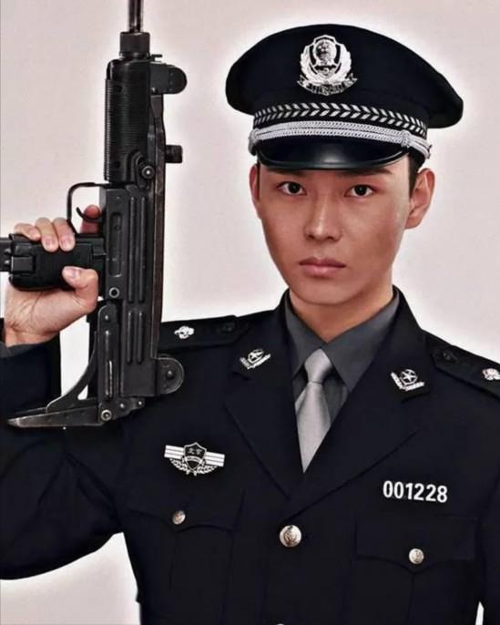 从“美少年”到“蜡像人”，他经历了什么，那场意外该怪谁呢？