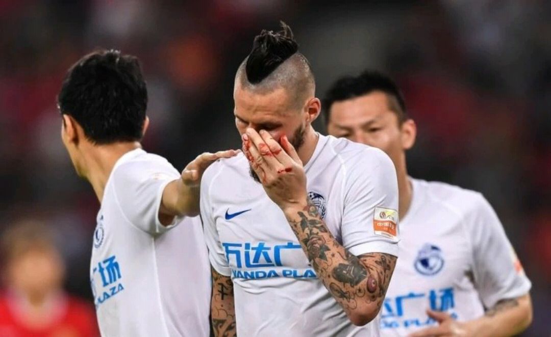 中超再现争议判罚国安,广州恒大vs北京人和保利尼奥红牌