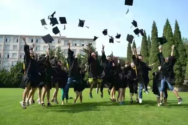 药学本科毕业后何去何从,药学毕业的好建议