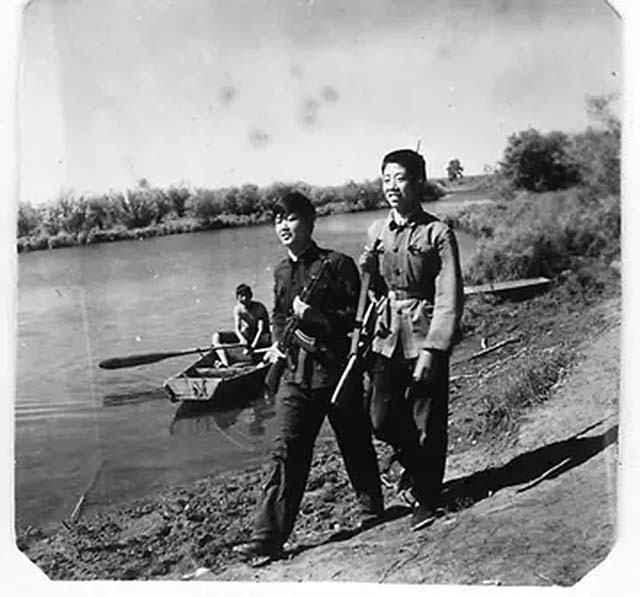 重庆29岁小伙娶53岁老妻,19岁女知青下乡嫁给农村小伙子