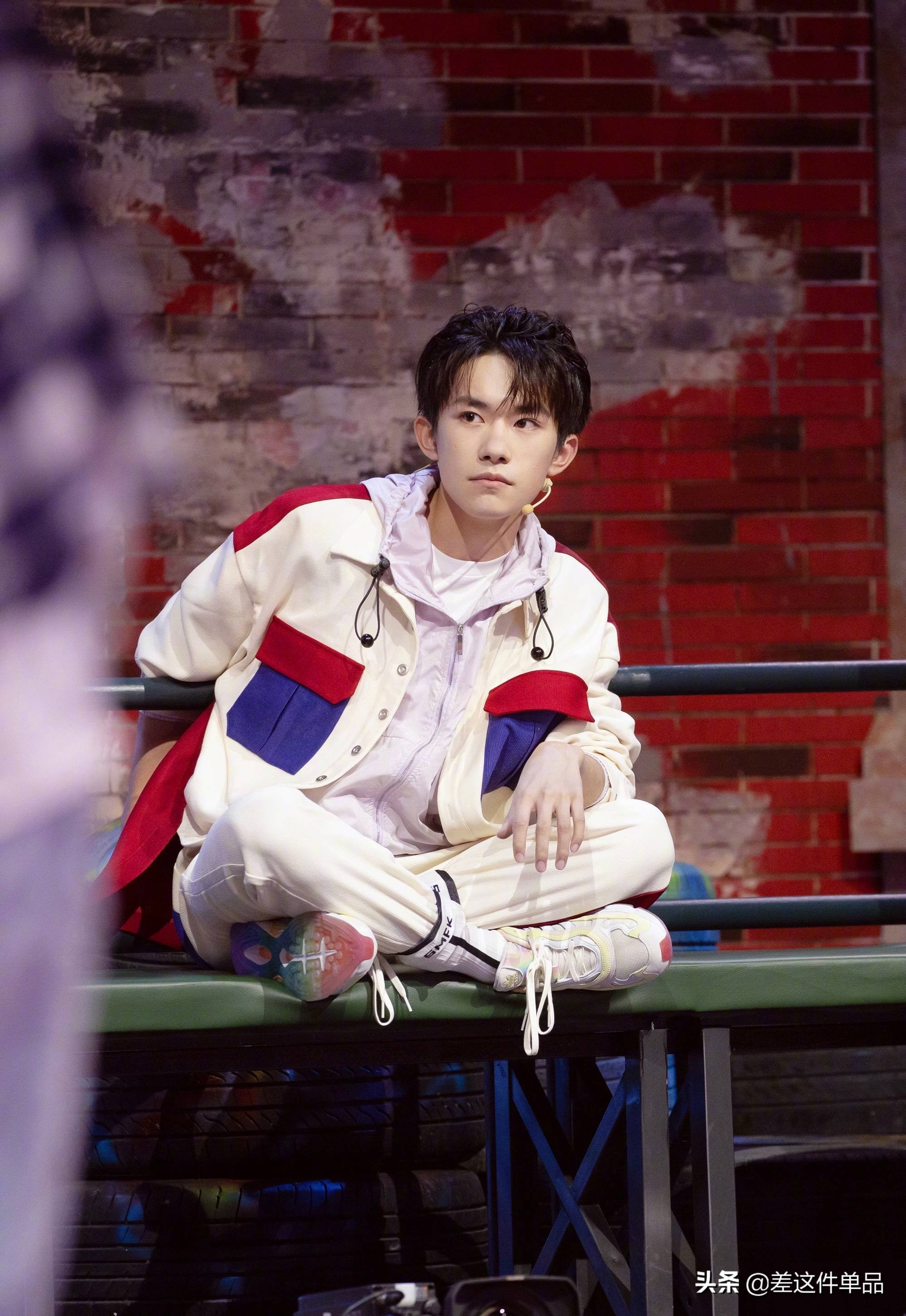 肖战吴磊衣品,肖战易烊千玺衣品