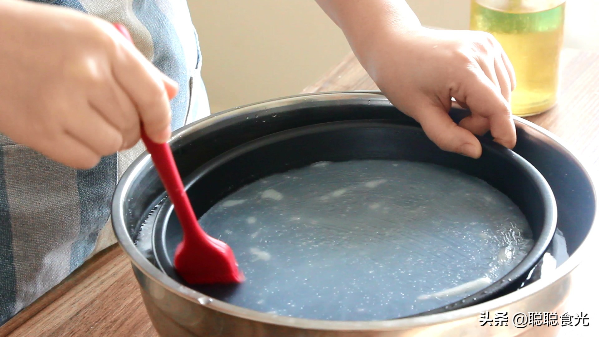 凉皮怎么做才有劲道不易断,凉皮做的不筋道还发粘怎么回事