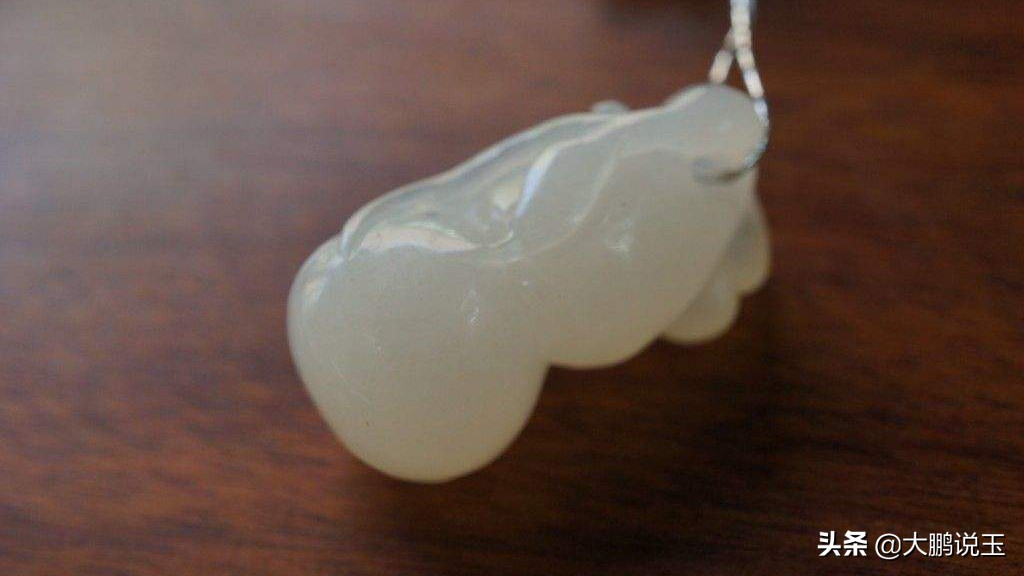 大鹏说玉石价格,和田玉白玉为啥有亮闪闪的晶体