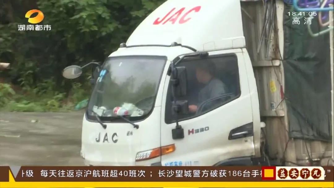 蚊虫飞舞，添加剂靠手感！每天送货上百件，黑心花式棉花糖流向调查