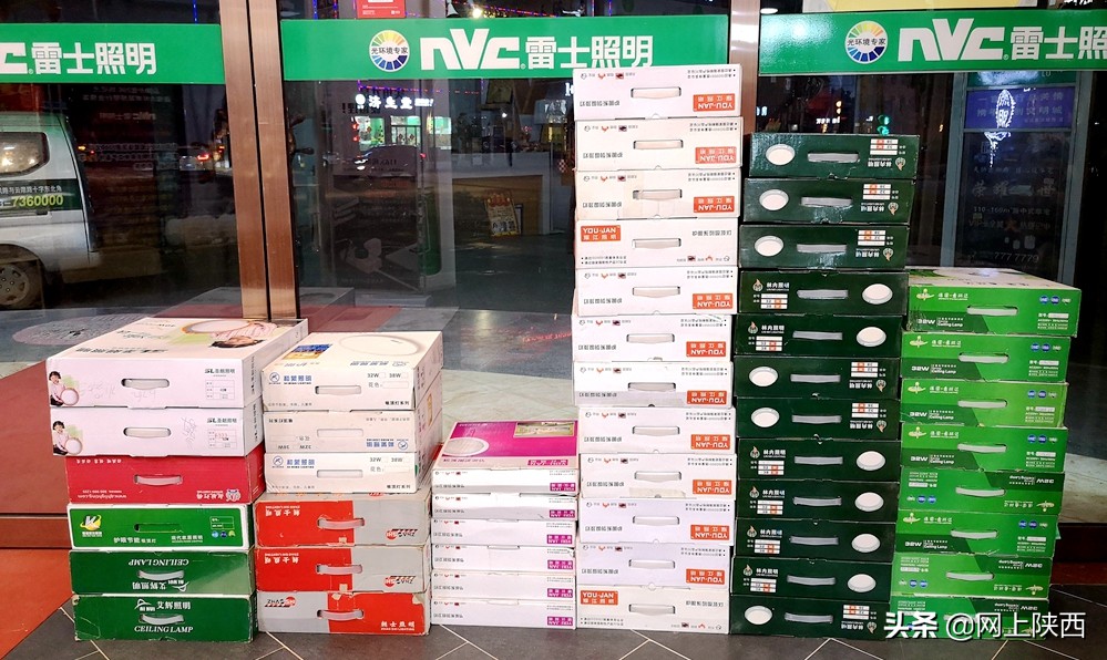 蒲城爱心捐赠物资,爱心企业给大荔捐赠物资