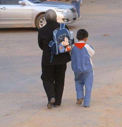 7旬老人拒绝儿子探望父母,儿孙拒绝探望的原因