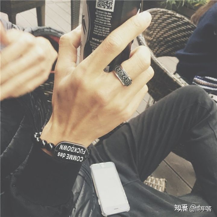 夏季有哪些实用又好看的男生配饰？（型男必看）