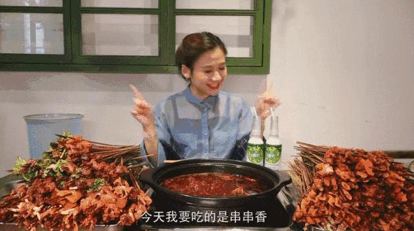 生吞活章鱼是一口一个的,日本生吃章鱼处理过程