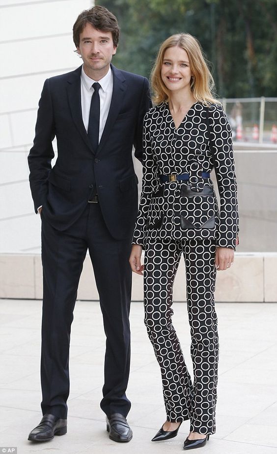 LV太子妃享专属外卖，杯套也大牌，给自家带货心情好素颜发光