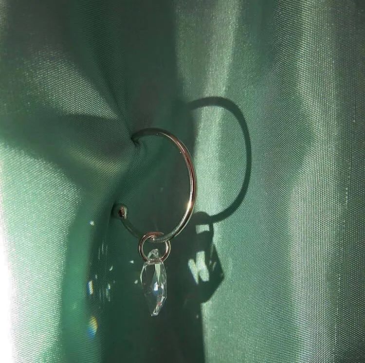 比起Ambush处了什么“对象”,我更关心这些小众配饰何时上新!