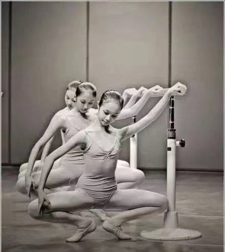 每次放假完回到学校,儿童刚开始学舞蹈怎么回复家长