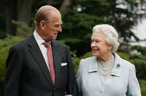 戴上珍珠发夹就是小仙女,当女人戴上眼镜