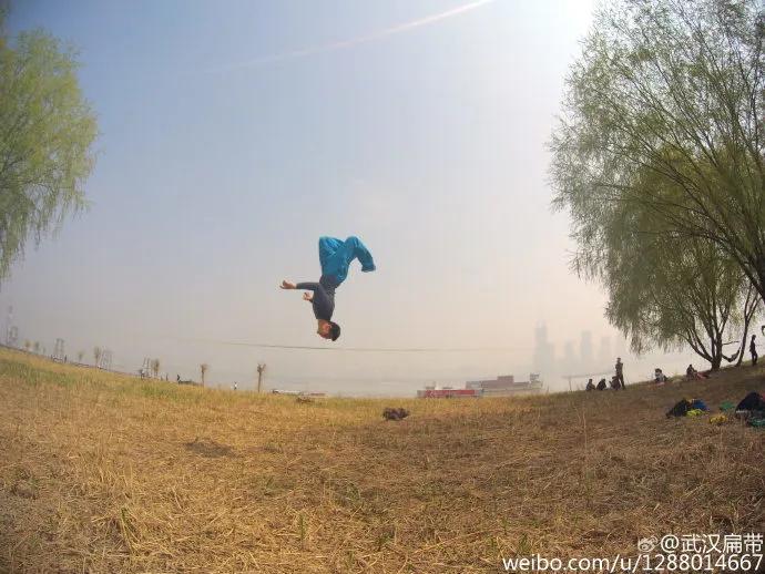 “我还没见过有那个城市的春天，能比武汉还美！”