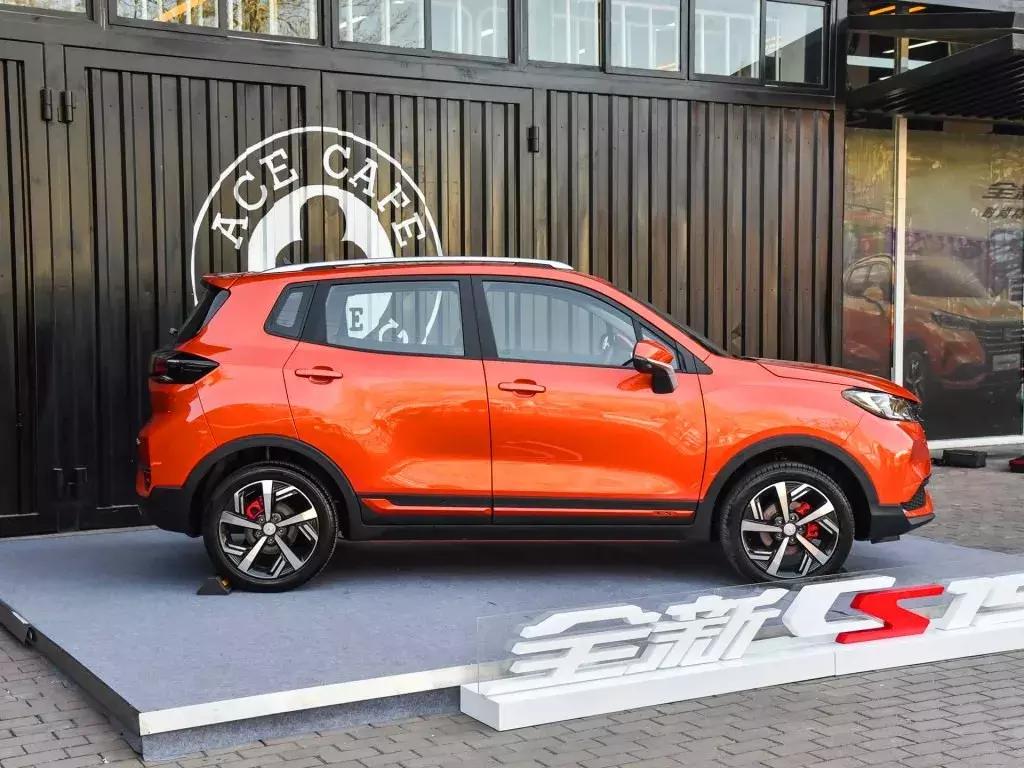 长安cs15长宽高及价格,长安cs15价格2023款