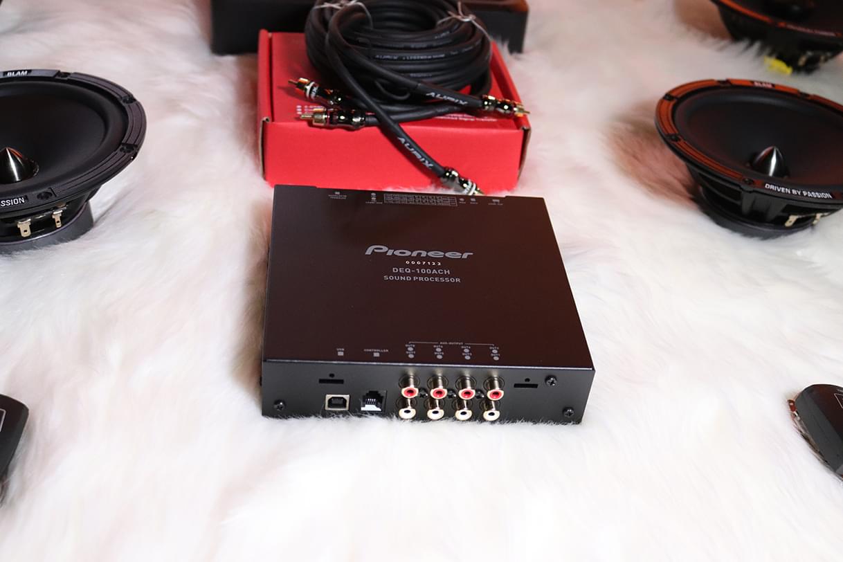 深圳汽车音响改装效果试听,深圳速腾汽车音响改装