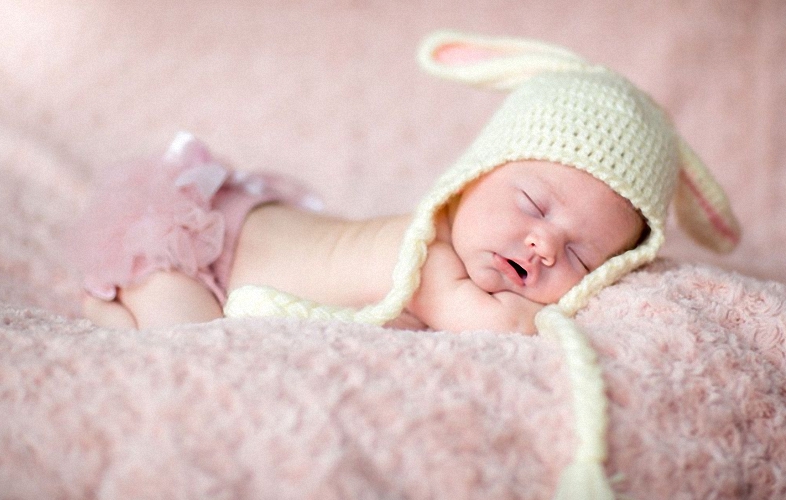 宝宝过早抬头对颈部有影响吗,宝宝太早抬头容易引起抽搐吗