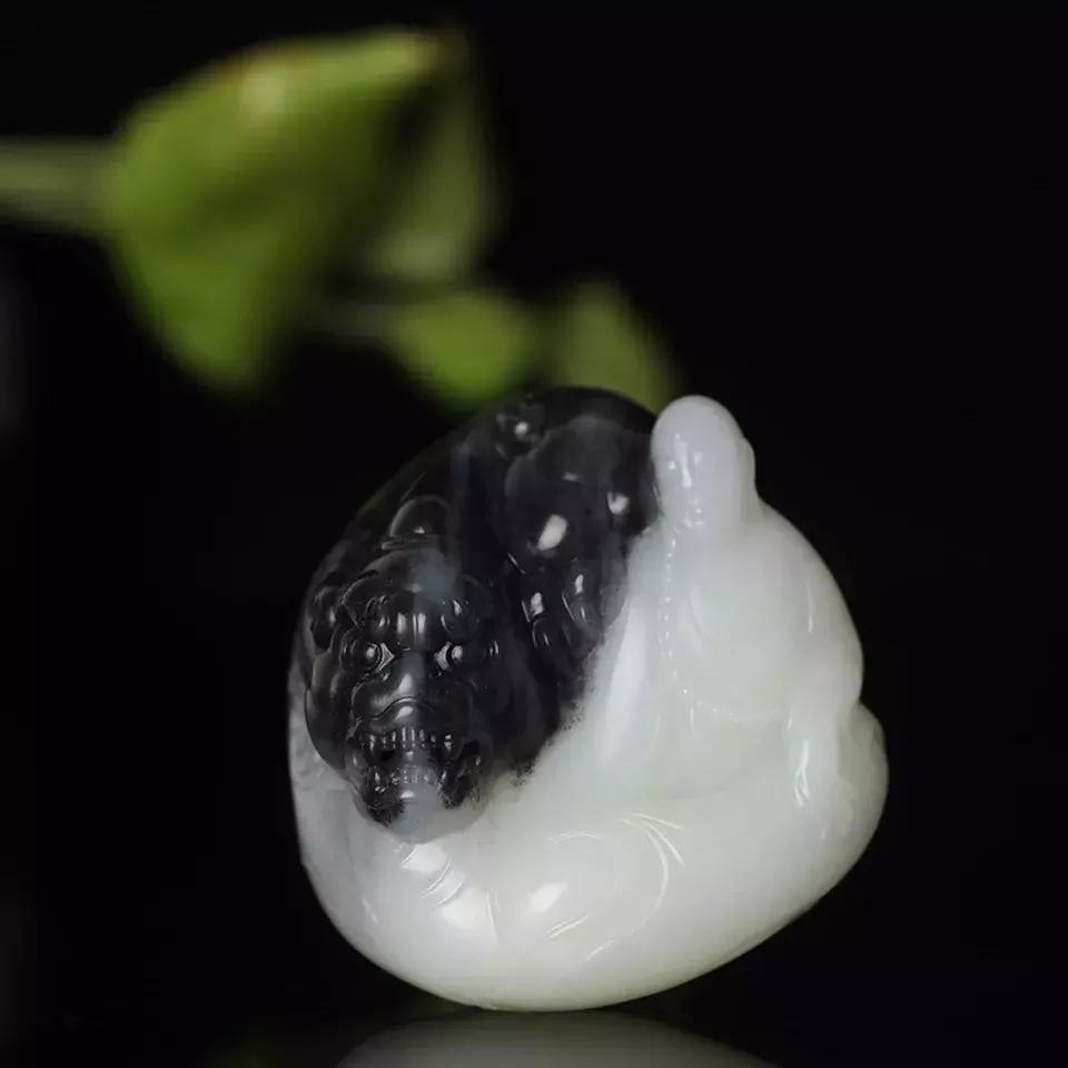 水墨意境和田玉青花籽料原石欣赏,银沙青花墨玉