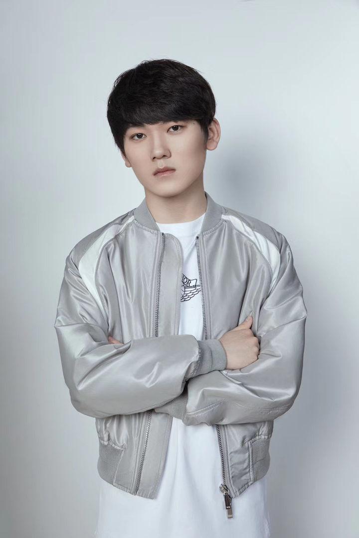 JKL不愧是LPL牌面，代言知名品牌迪奥的定妆照曝出，这颜值就离谱