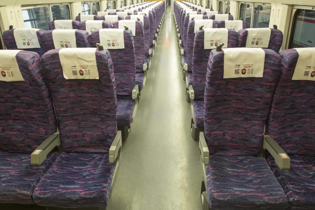 动车上有小桌板吗,动车上的小桌板怎么弄