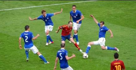 足坛世界名画,足坛1v5名画