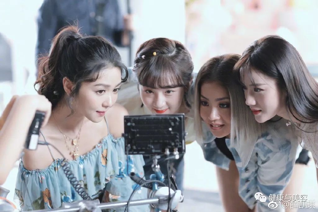 薛凯琪法令纹,薛凯琪保养秘诀每天敷面膜