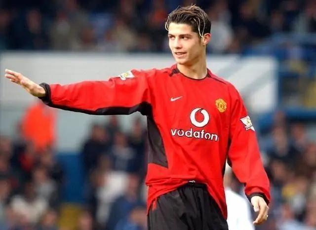 c罗葡萄牙白色长袖球衣,C罗为什么总穿长袖球衣