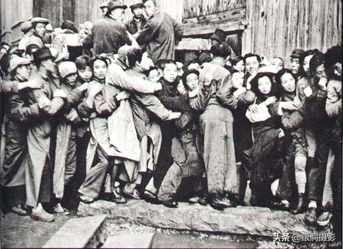 摄影大师布列松作品,法国摄影家亨利卡蒂埃布列松