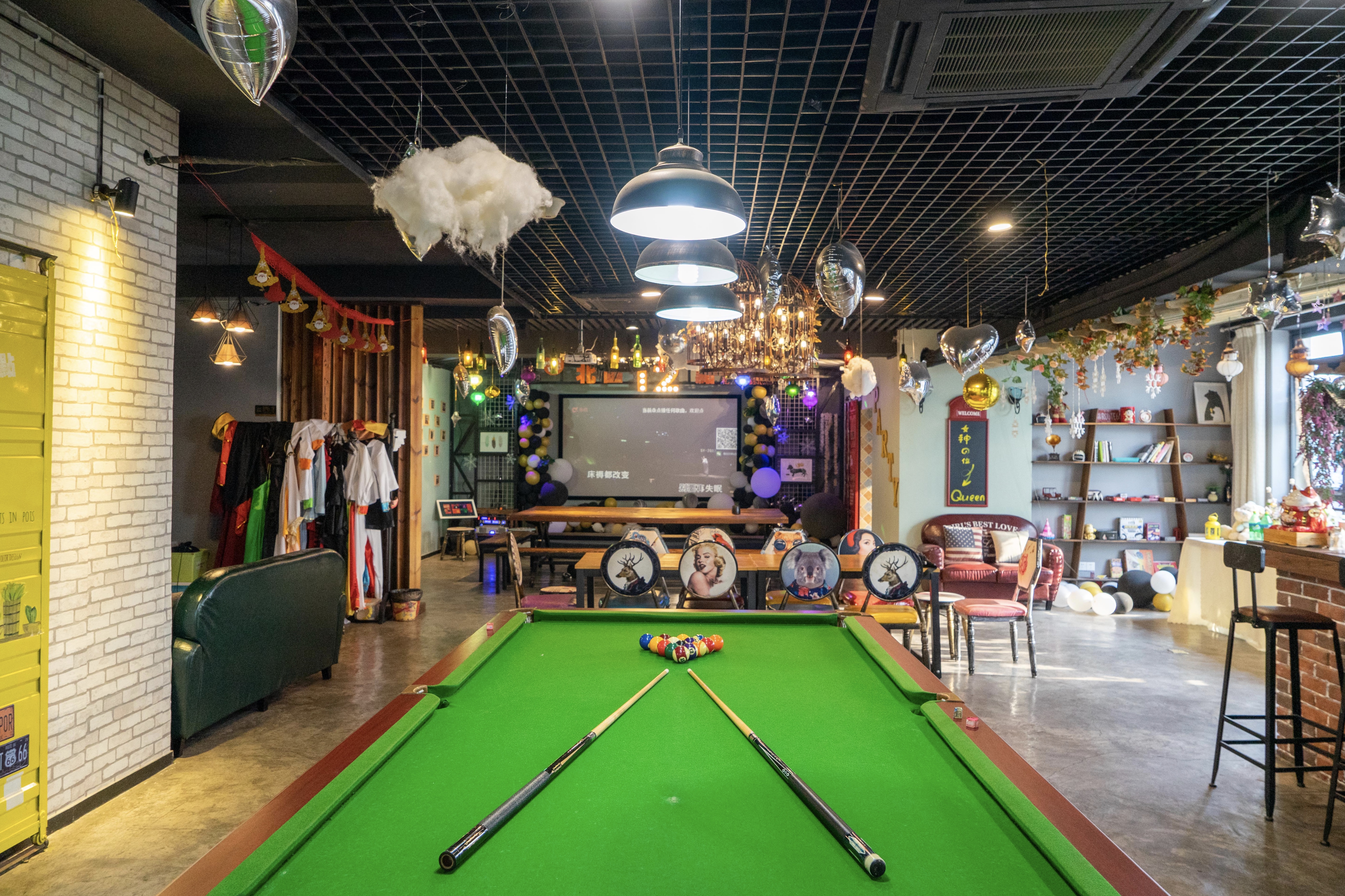 越来越多年轻人玩游戏,现在的年轻人去轰趴