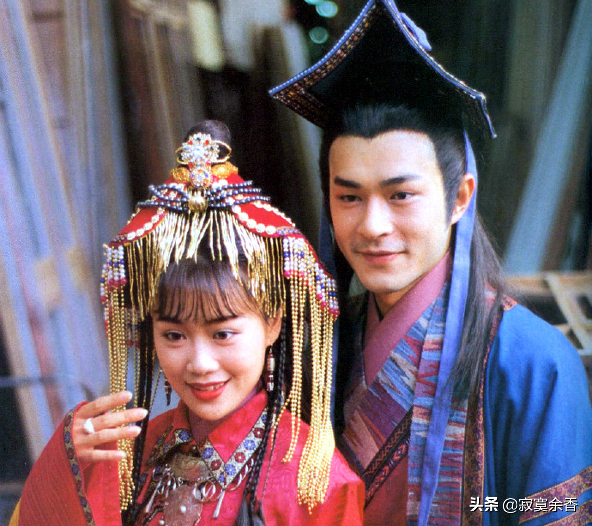 圆月弯刀杨过,圆月弯刀是什么刀