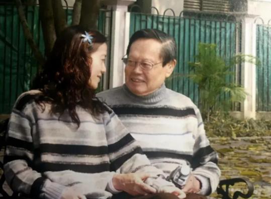 杨振宁真的让翁帆改嫁吗,嫁给杨振宁前翁帆经历了什么