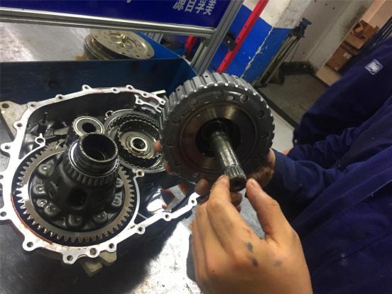 现代胜达手动挡变速箱维修,现代新胜达变速箱故障