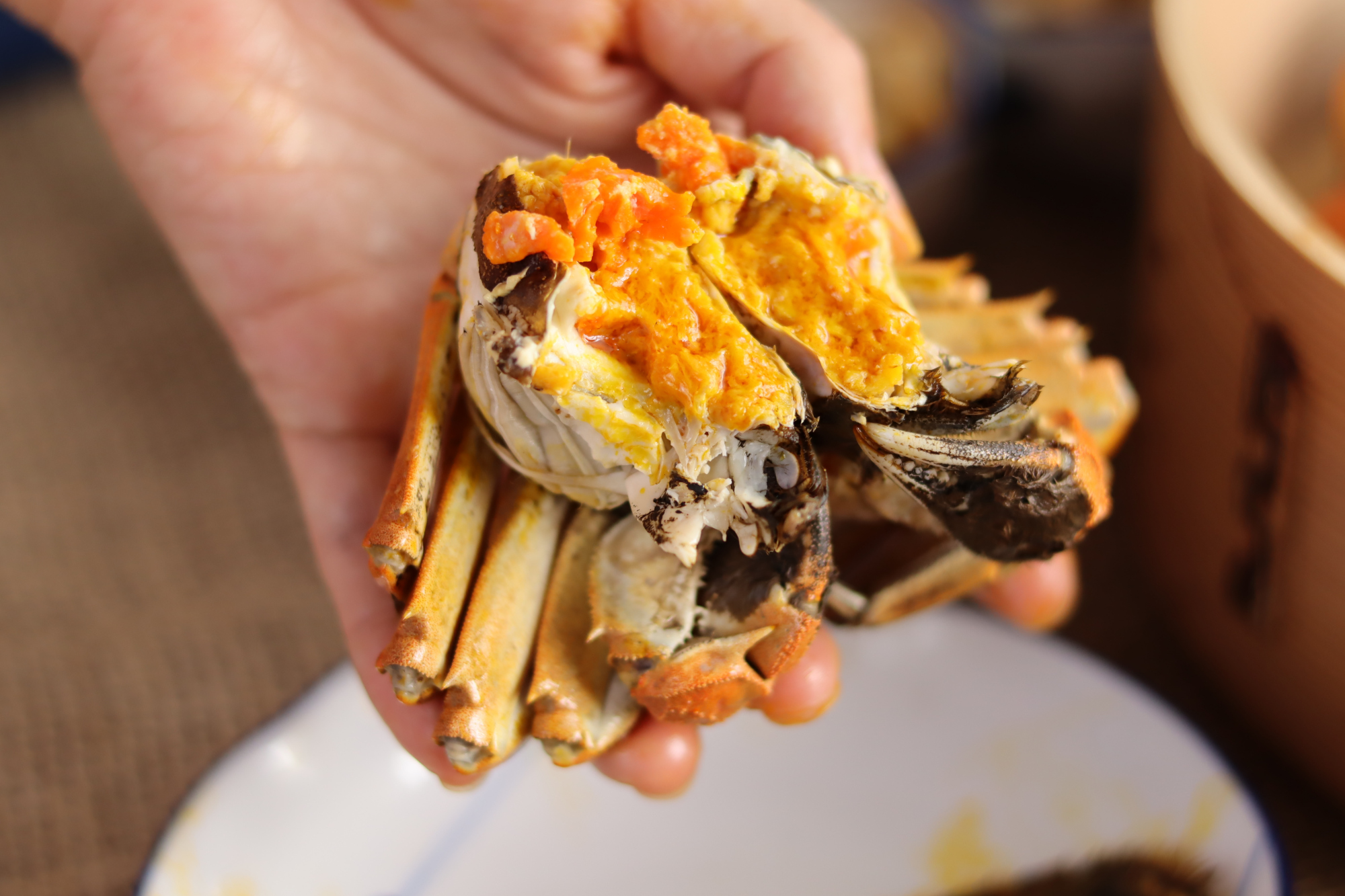 螃蟹用凉水蒸还是热水蒸,螃蟹蒸几分钟正好