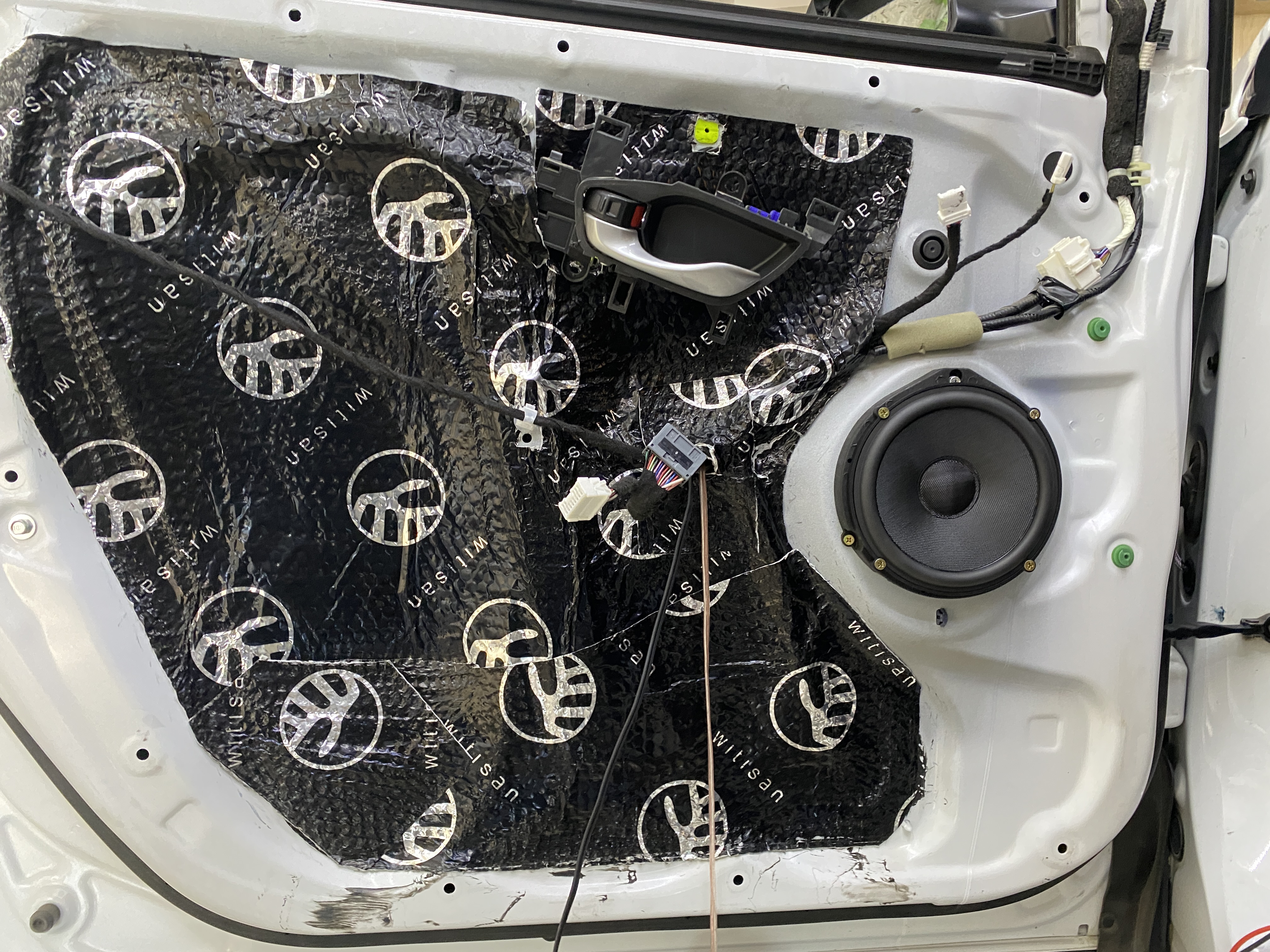 蔡甸本田crv汽车音响喇叭改装,东莞汽车crv隔音音响改装