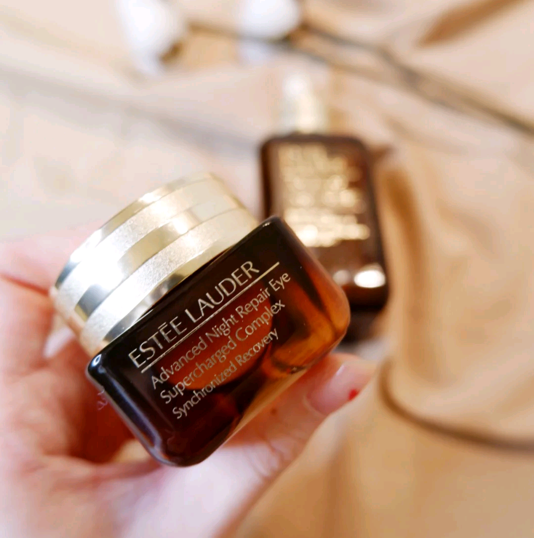 雅诗兰黛和兰蔻小黑瓶眼霜哪个好,雅诗兰黛小棕瓶对比兰蔻发光眼霜