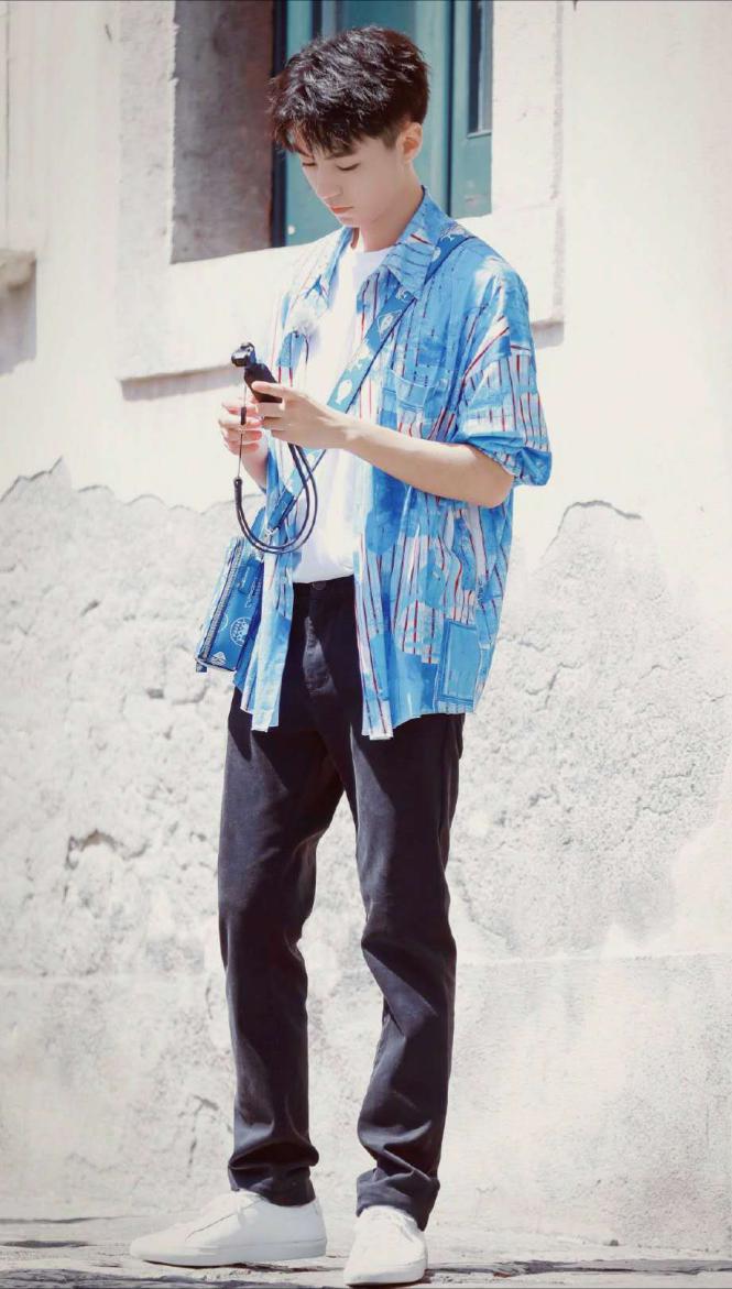 王俊凯穿搭推荐外套男,王俊凯花样牛仔外套