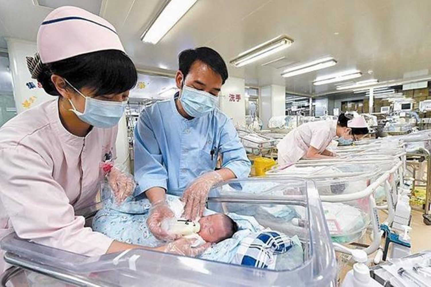 孩子长得不像爹妈妻子做亲子鉴定,孩子不像丈夫亲子鉴定结果