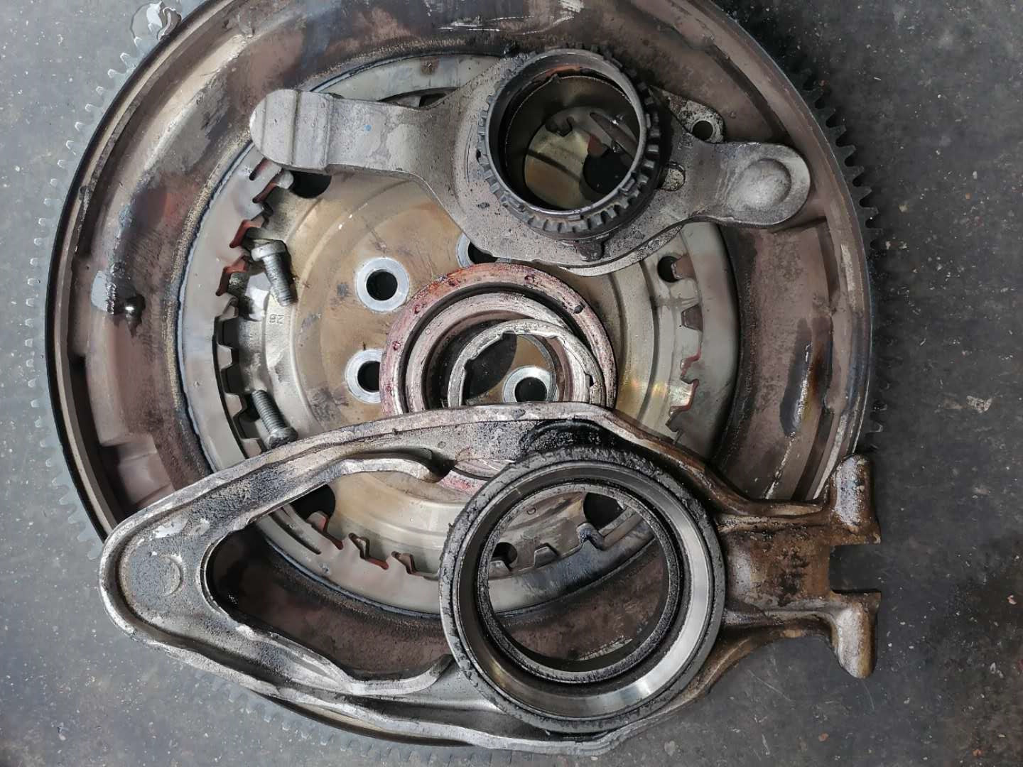 14款帕萨特干式双离合维修,帕萨特dq200能换湿式的双离合吗