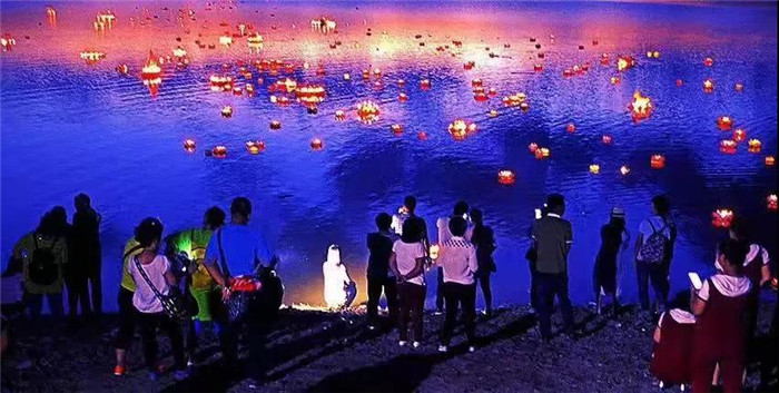 22℃的夏天丨河灯初上夜未央，花海骄艳扑鼻香，这就是富江