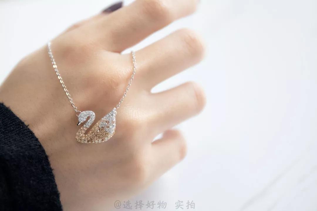 顶级模特的走秀翻车现场,女明星红毯走秀翻车事件