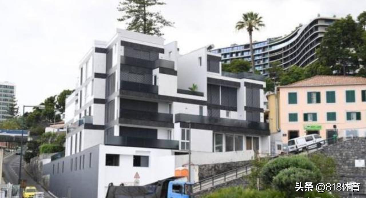 c罗有多宠乔治娜满眼都是爱,c罗回豪宅完整视频