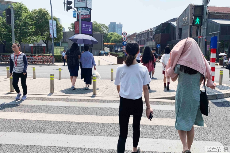 太阳晒鼻子发红长斑,女人晒太阳脸颊会泛红吗